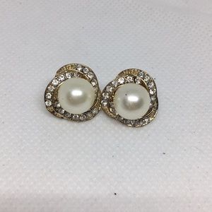 Pearl Earrings with Gold and Diamonds.